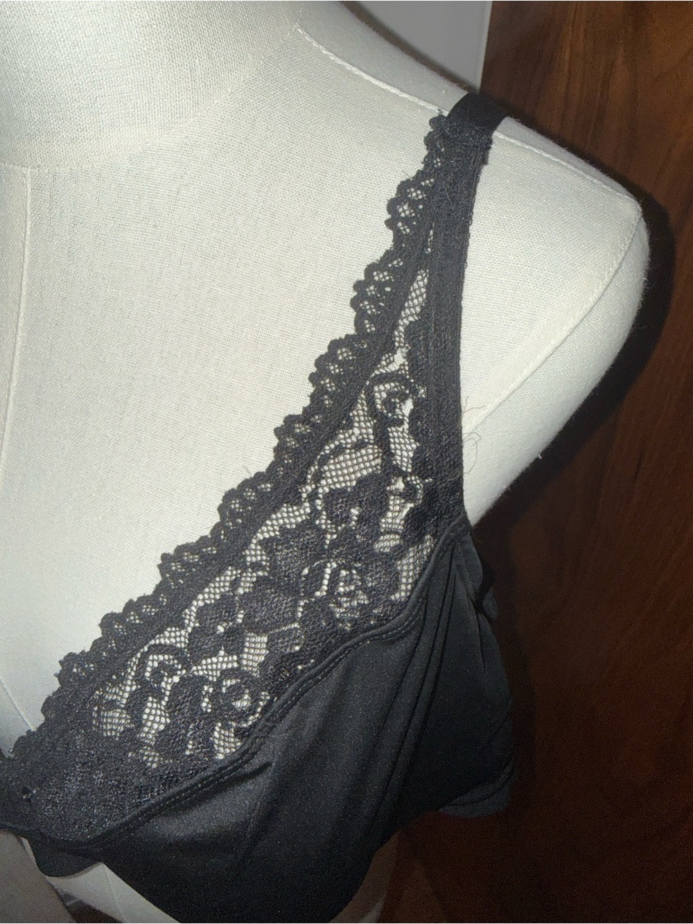torrid Black Lightly Lined Smooth Lace V-Neck Bralette Plus Size 3 Adjustable - Picture 6 of 9